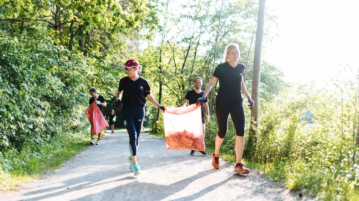 Plogging – Jogging and collecting waste with Audi Environmental Foundation