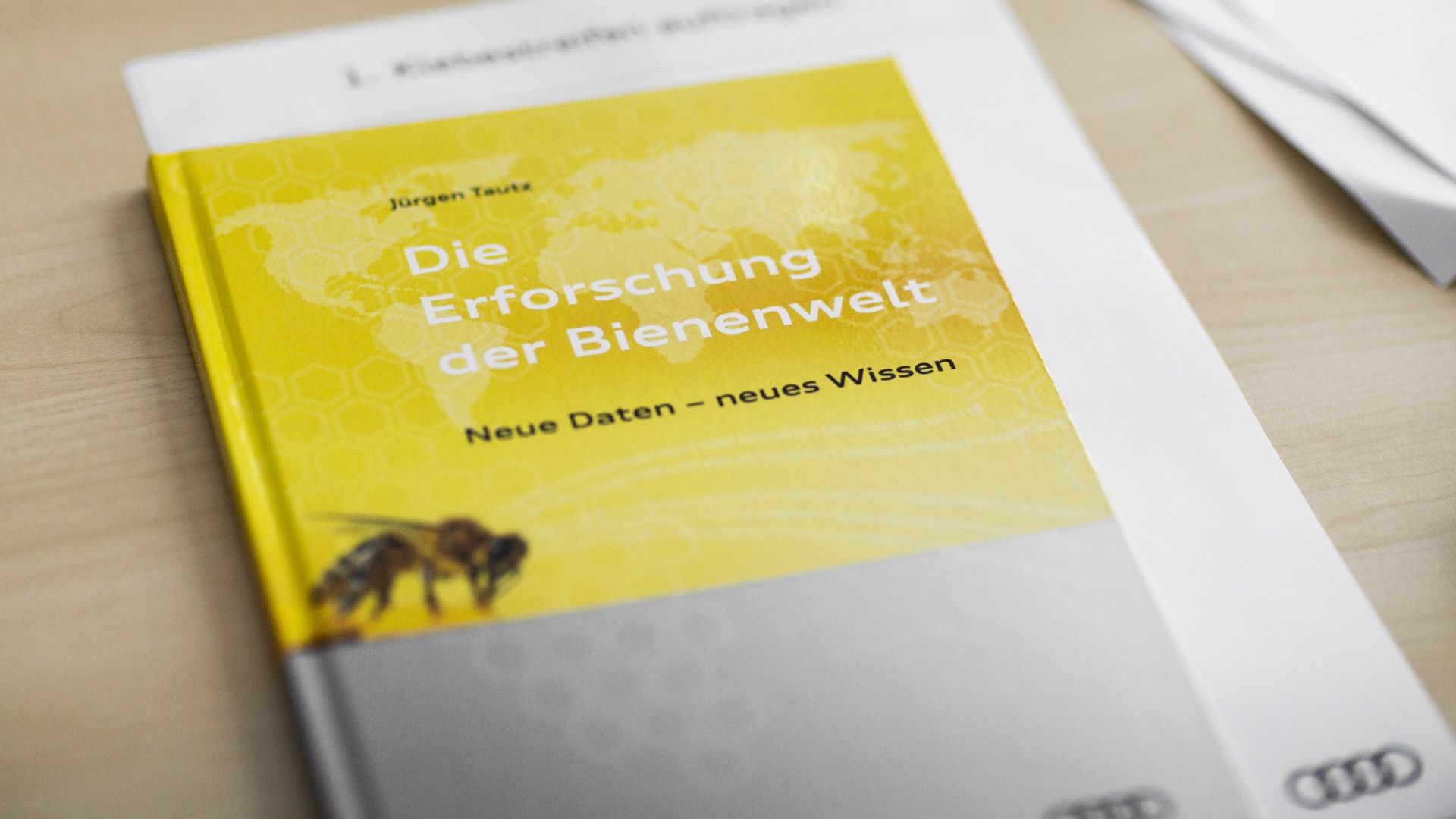 Fachbuch: Die Erforschung der Bienenwelt